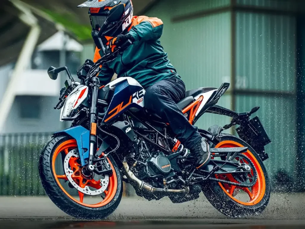KTM 160 Duke Review – Affordable Performance Naked Bike in India 2 KTM 160 Duke Review – Affordable Performance Naked Bike in India